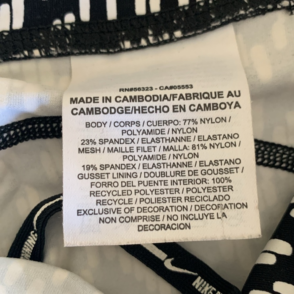 NIKE DRI-FIT WOMENS CAPRI YOGA/LEGGINGS BLACK &‎ WHITE W/MESH ACCENT SIZE SMALL - Picture 10 of 10